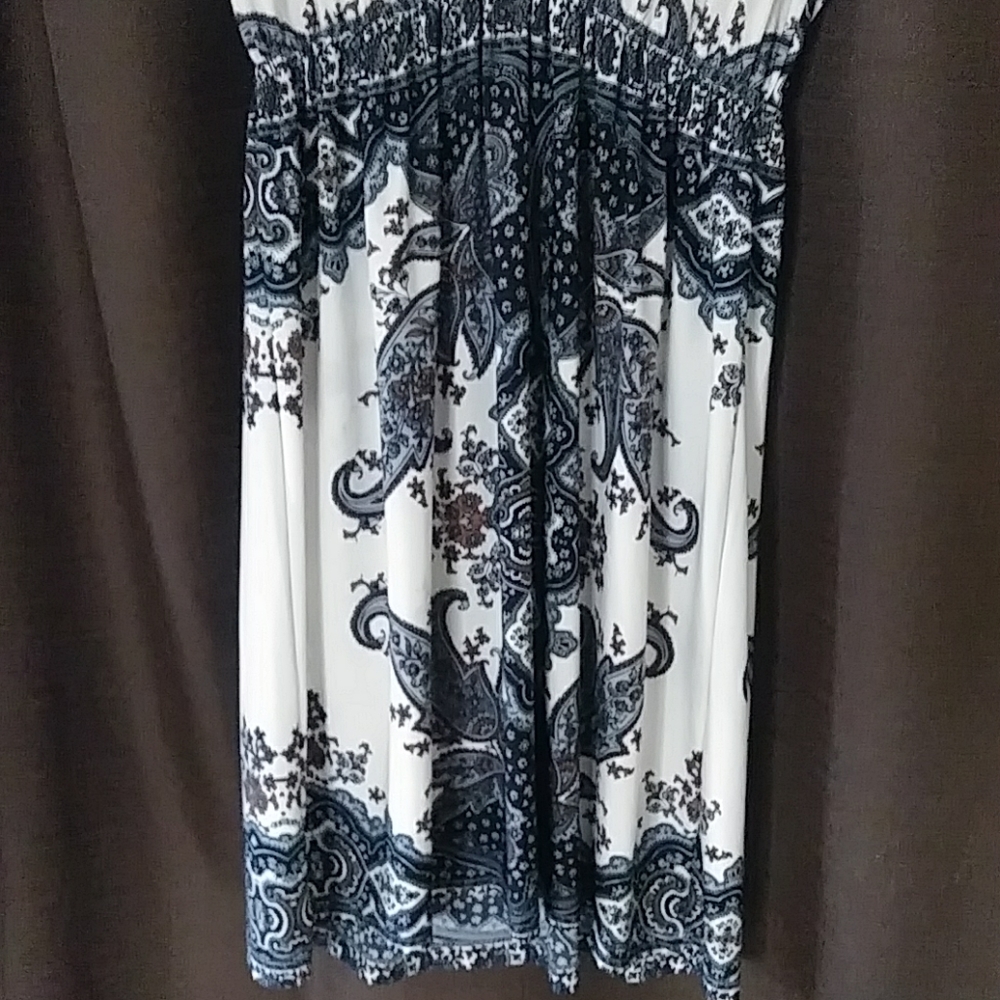 Dress - Picture 2 of 4